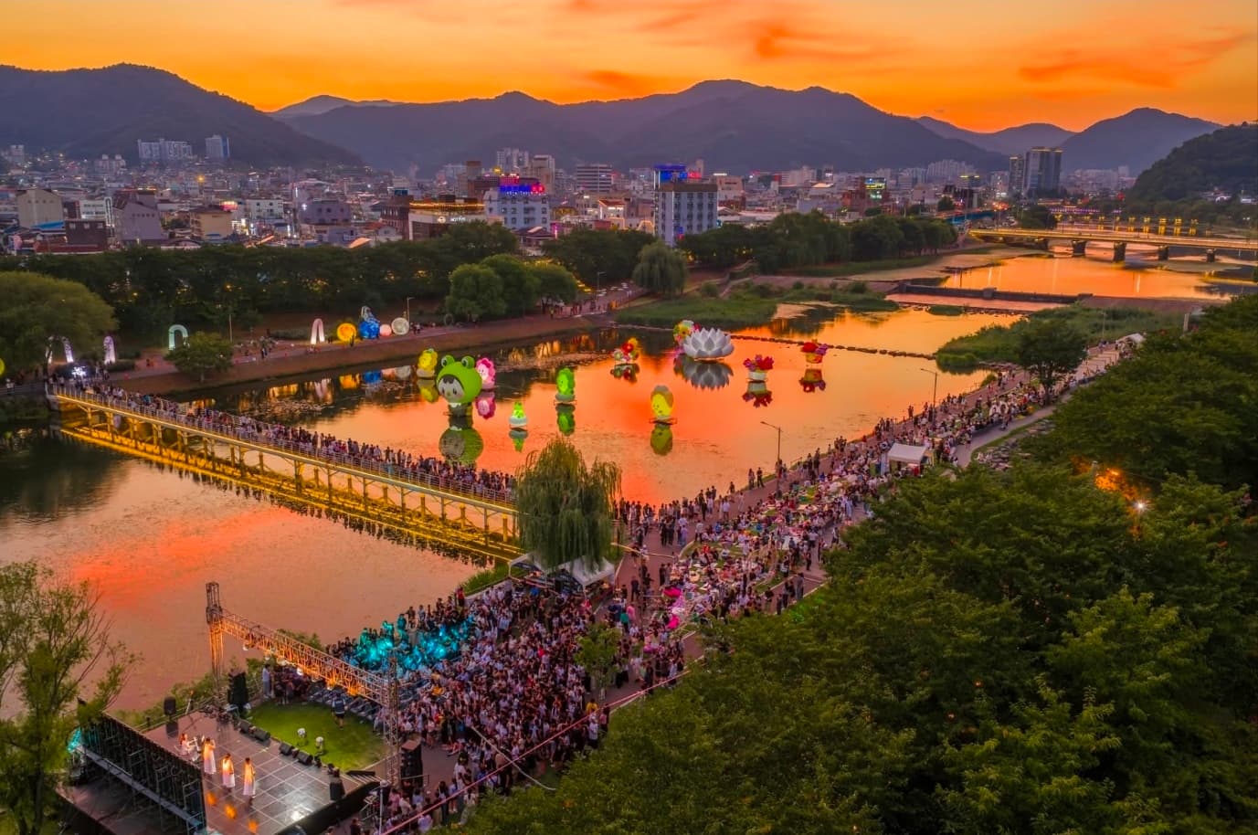 동천야광축제 15일까지, 해룡서 20분 거리